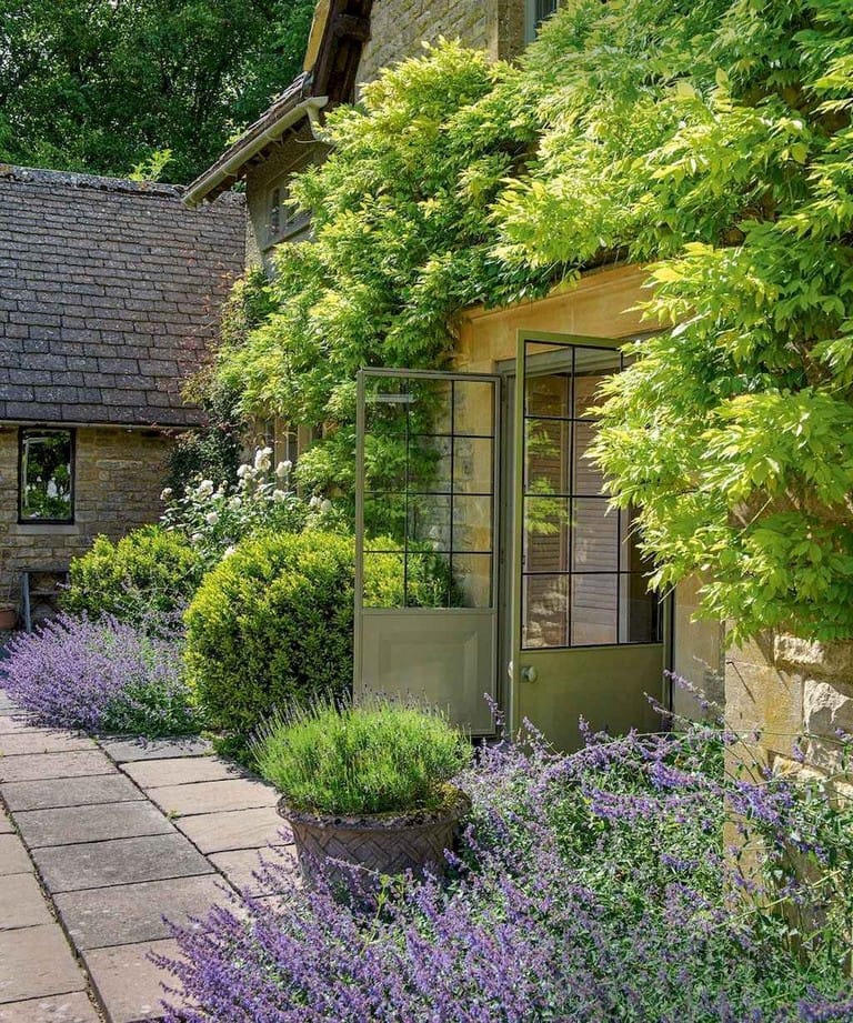 50+ Charming Cottage Style Garden Ideas and Designs For Landscaping